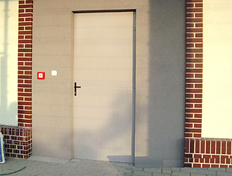 Dostawa bramy i drzwi stalowych ocieplanych - Budynek Uniwersytetu Przyrodniczego w Psarach