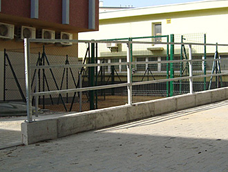 Wykonanie i montaż balustrad zewnętrznych ze stali cynkowanej ogniowo - Centrum Diagnostyki Eksperymentalnej, Wrocław Plac Grunwaldzki 45-49